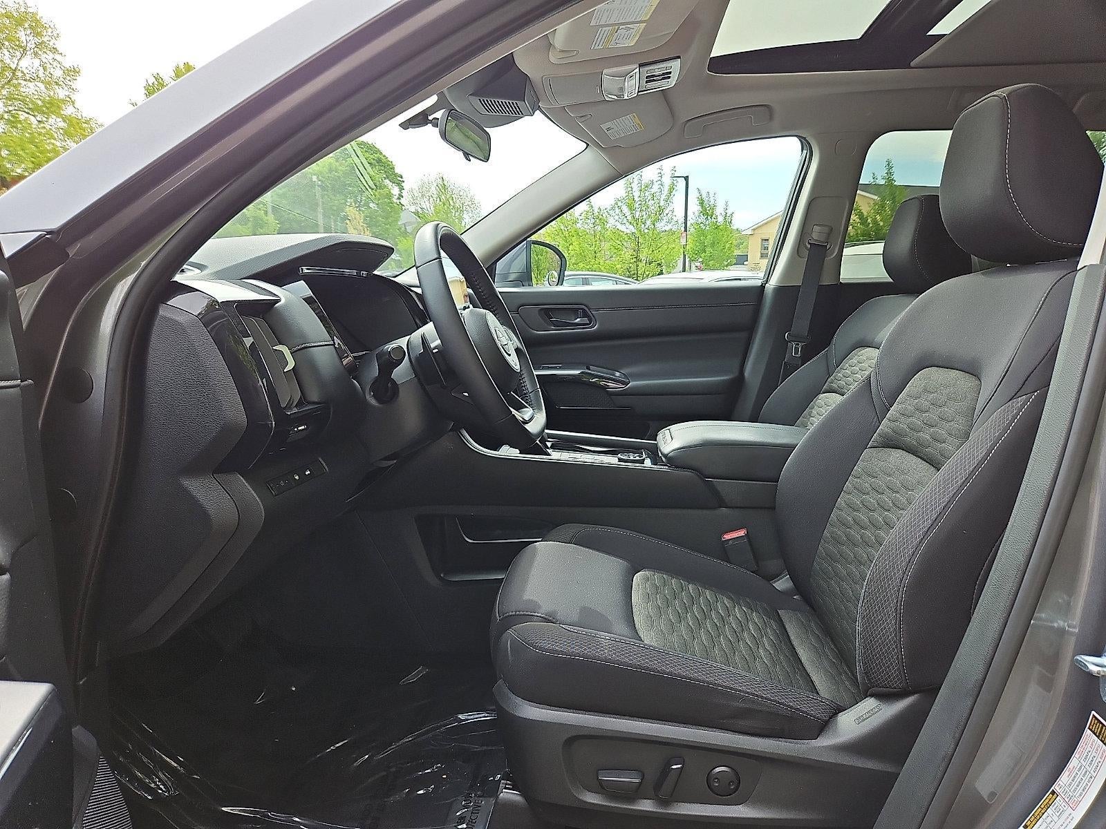2023 Nissan Pathfinder SV