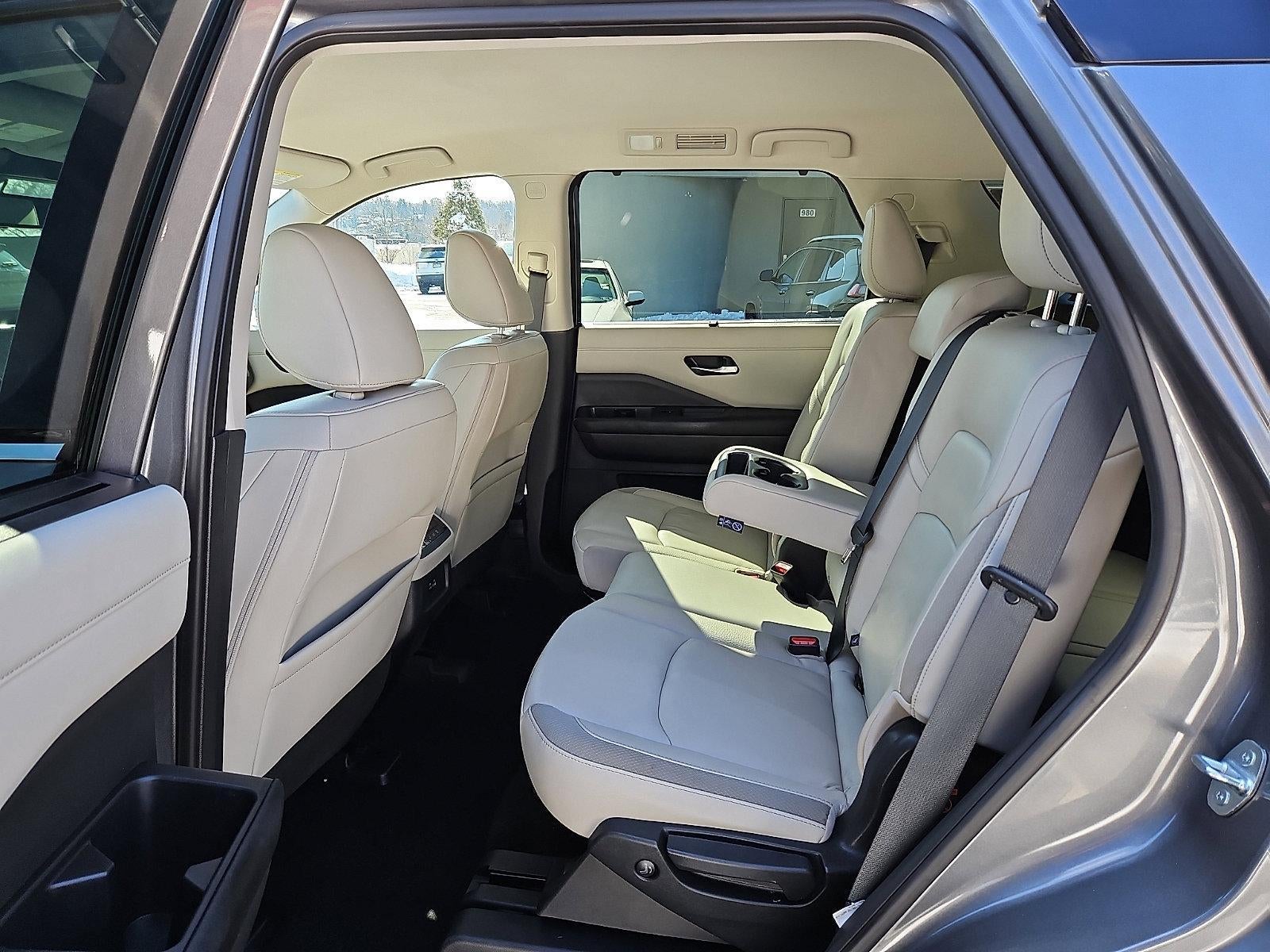 2023 Nissan Pathfinder SL