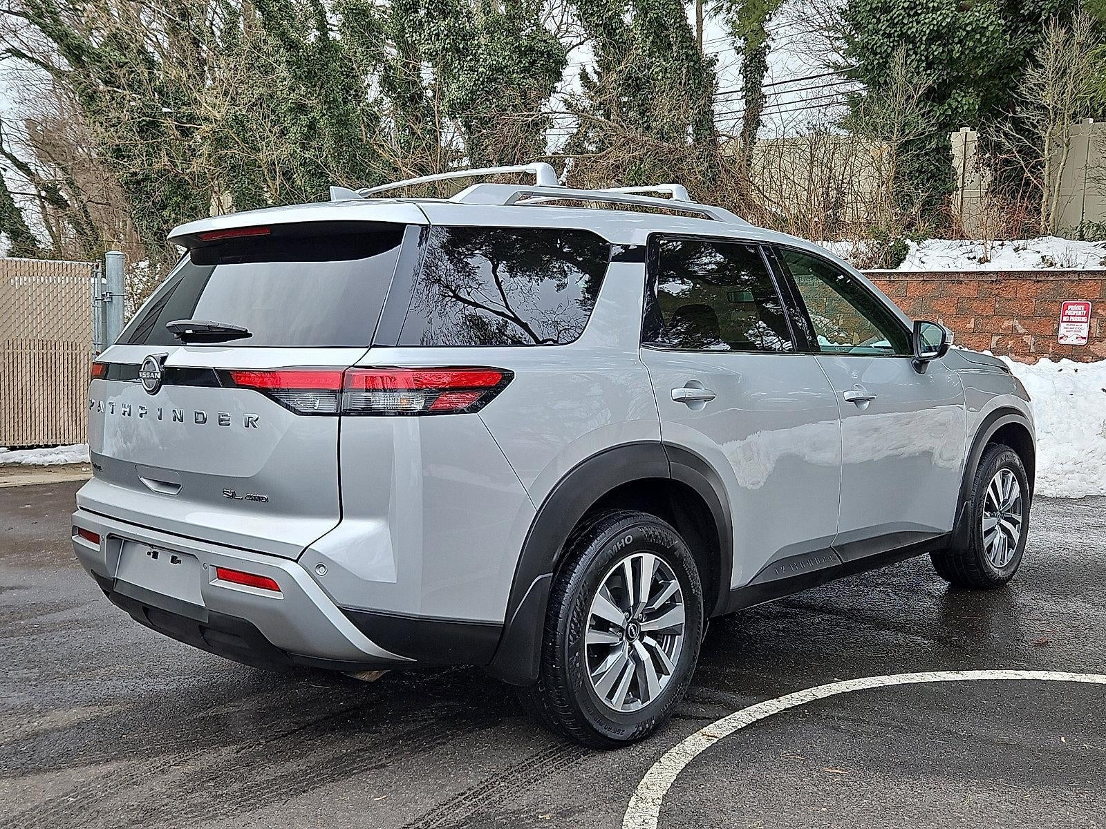 2023 Nissan Pathfinder SL