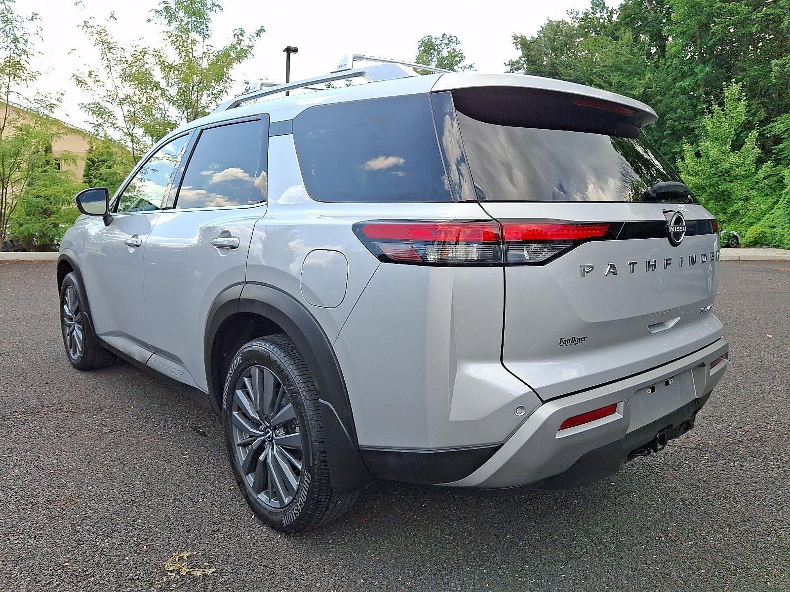 2023 Nissan Pathfinder SL