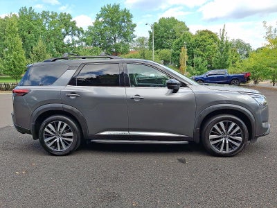 2022 Nissan Pathfinder Platinum 4WD