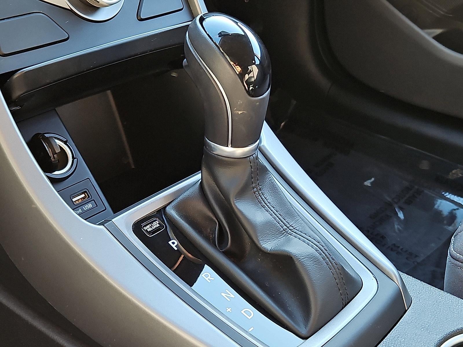 2016 Hyundai ELANTRA 4dr Sdn Auto SE