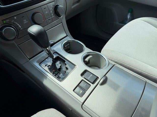 2013 Toyota Highlander 4WD 4dr V6 Plus (Natl)