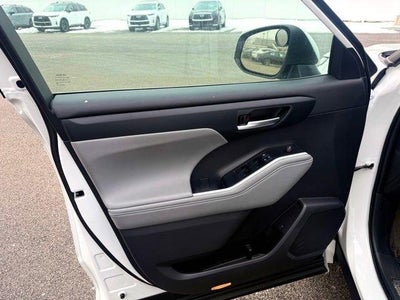 2025 Toyota Highlander XLE AWD (Natl)