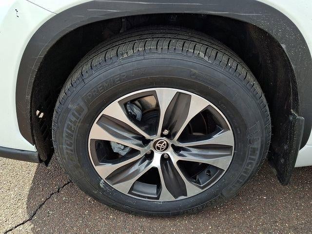 2025 Toyota Highlander XLE AWD (Natl)