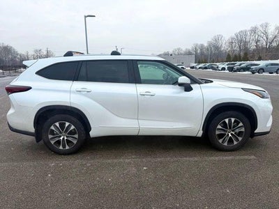 2025 Toyota Highlander XLE AWD (Natl)