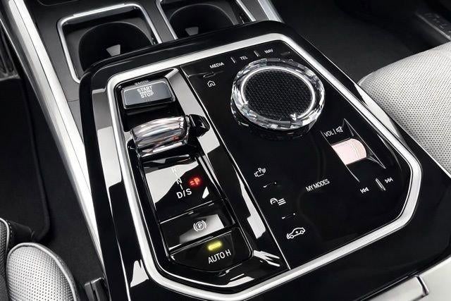 2024 BMW 740i xDrive Sedan