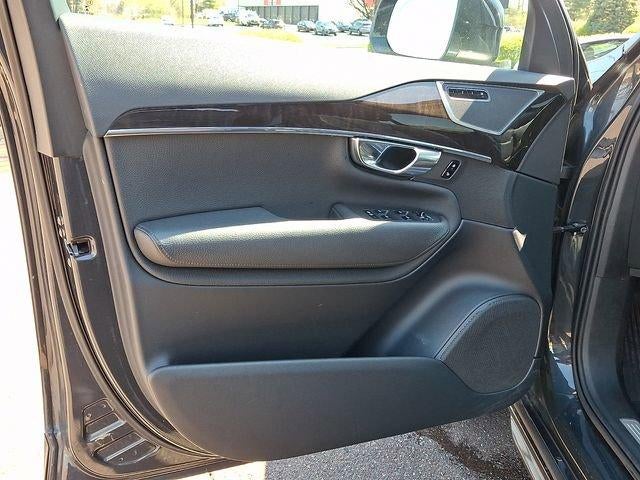 2017 Volvo XC90 T6 AWD 7-Passenger Momentum