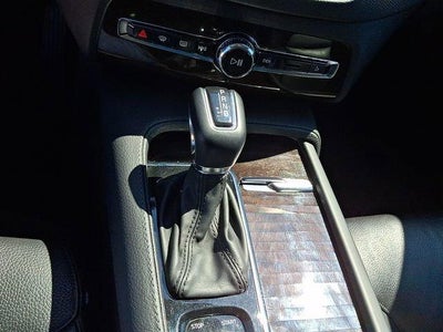 2017 Volvo XC90 T6 AWD 7-Passenger Momentum