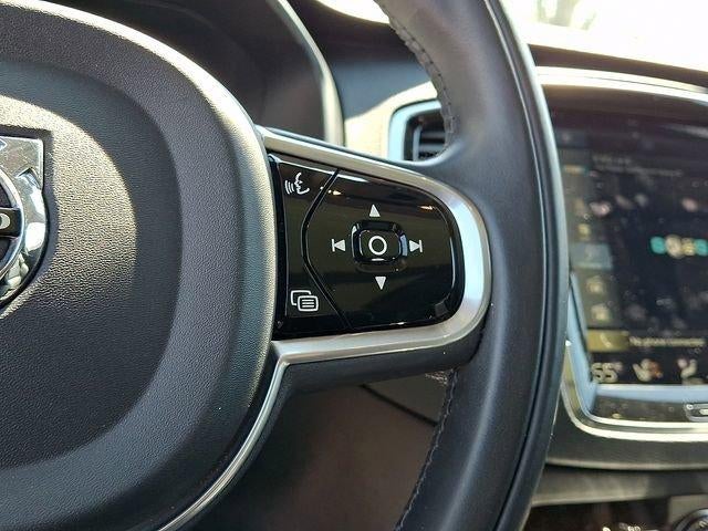 2017 Volvo XC90 T6 AWD 7-Passenger Momentum