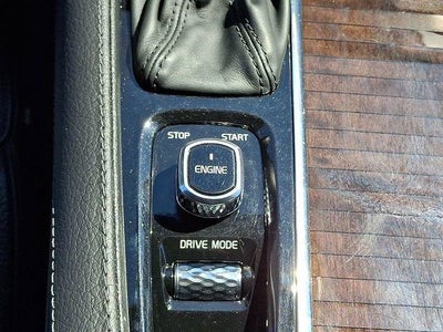 2017 Volvo XC90 T6 AWD 7-Passenger Momentum