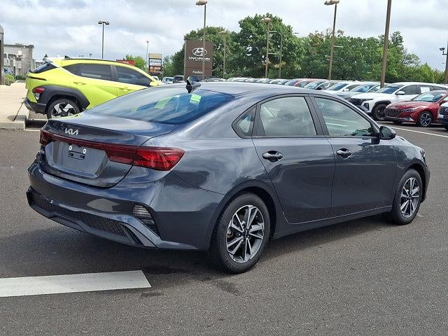 2023 Kia Forte LXS IVT