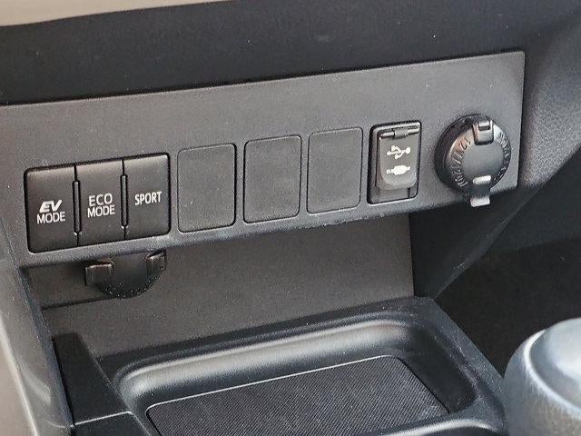 2017 Toyota RAV4 Hybrid XLE AWD (Natl)