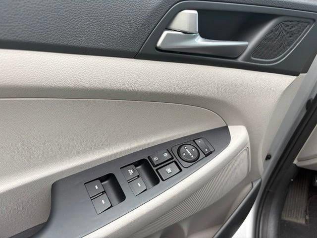 2016 Hyundai TUCSON AWD 4dr SE