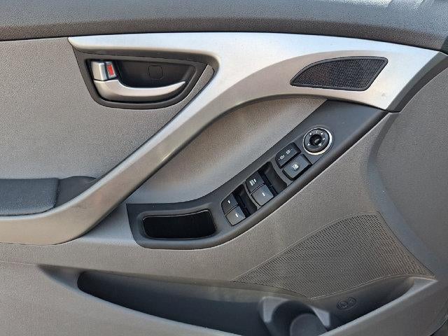 2016 Hyundai ELANTRA 4dr Sdn Auto SE