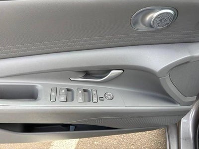 2024 Hyundai ELANTRA SEL IVT