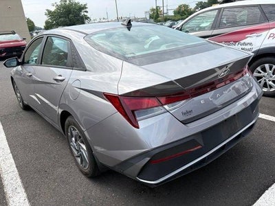 2024 Hyundai ELANTRA SEL IVT
