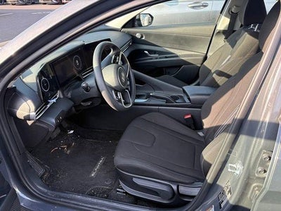 2024 Hyundai ELANTRA SEL IVT