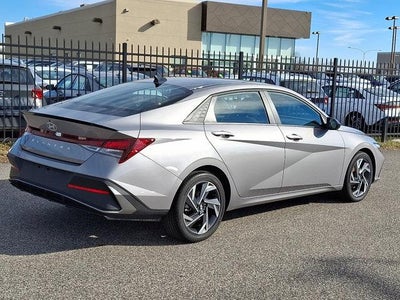 2025 Hyundai ELANTRA SEL Sport IVT