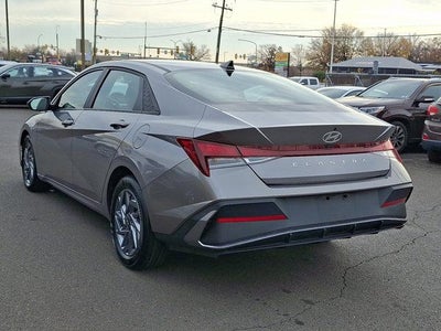 2024 Hyundai ELANTRA SEL IVT