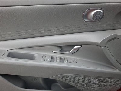 2024 Hyundai ELANTRA SEL IVT