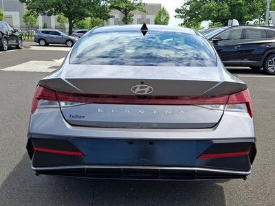 2024 Hyundai ELANTRA SEL IVT