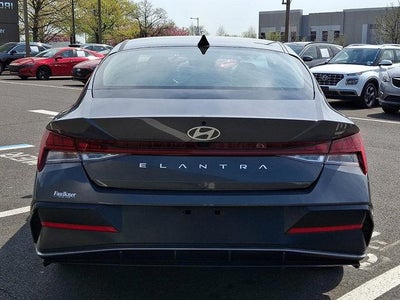 2025 Hyundai ELANTRA SEL Convenience IVT