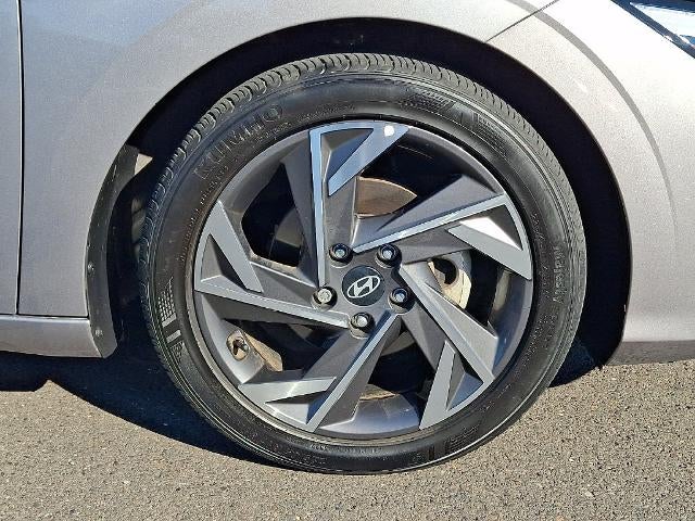 2024 Hyundai ELANTRA SEL IVT