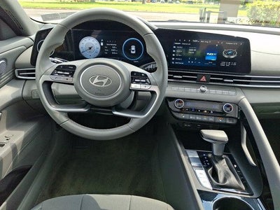 2025 Hyundai ELANTRA SEL Convenience IVT