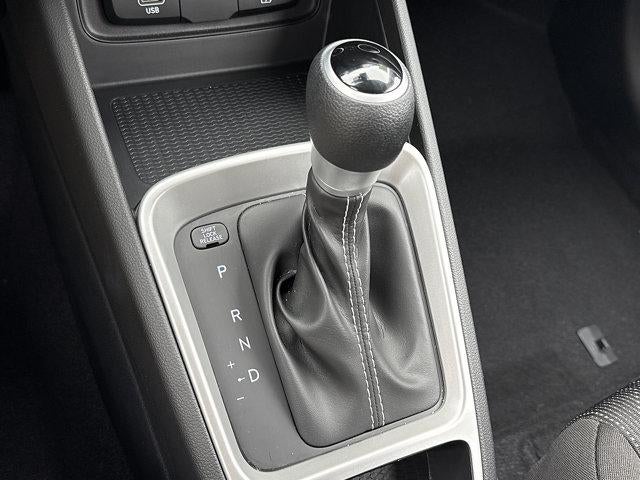 2023 Hyundai VENUE SE IVT