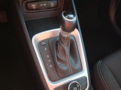 2025 Hyundai VENUE SEL IVT