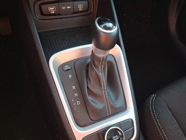 2025 Hyundai VENUE SEL IVT