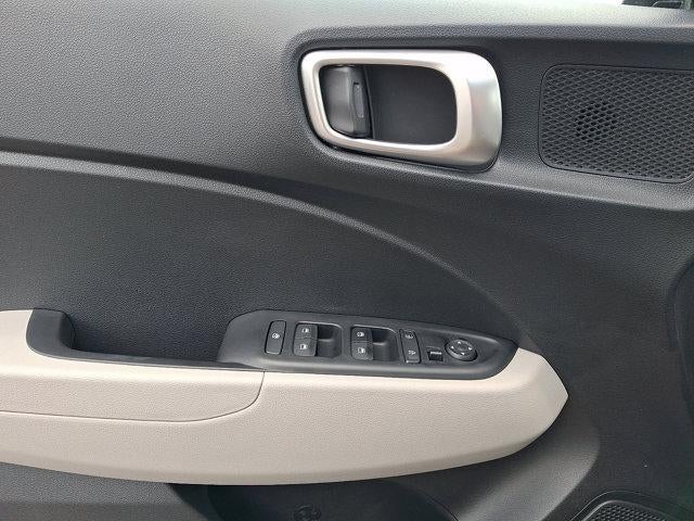 2023 Hyundai VENUE SEL IVT