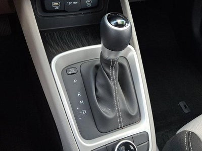 2023 Hyundai VENUE SEL IVT