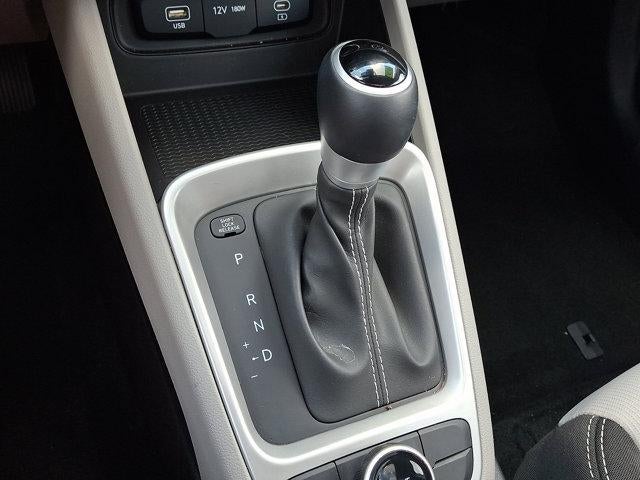 2023 Hyundai VENUE SEL IVT