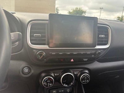 2024 Hyundai VENUE SEL IVT