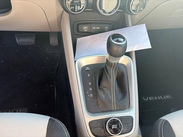 2023 Hyundai VENUE SEL IVT